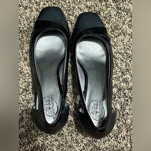 Size 9 black Life Stride simply comfort wedges